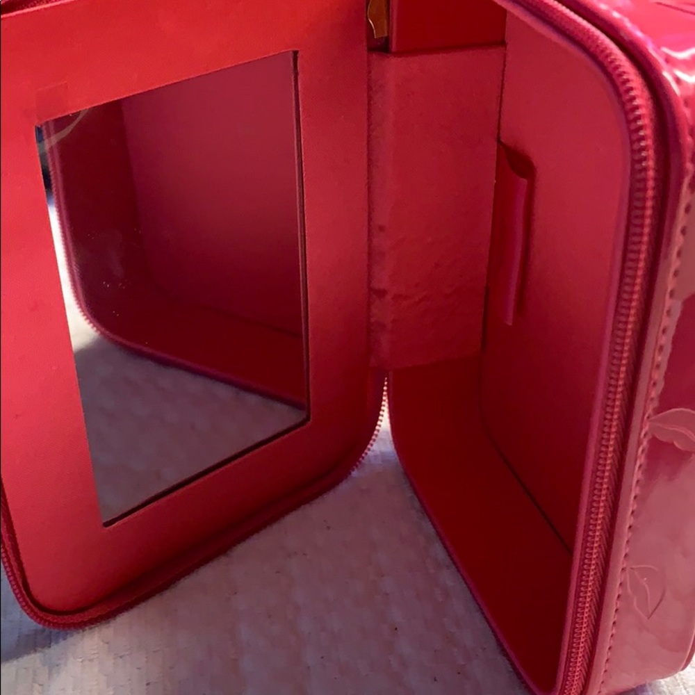 Make up container